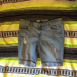 MOSSIMO MID-RISE BERMUDA JEAN SHORTS